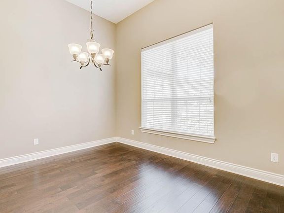 3rd image of 127 Dogwood Dr