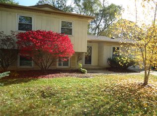 607 Raupp Blvd, Buffalo Grove, IL 60089