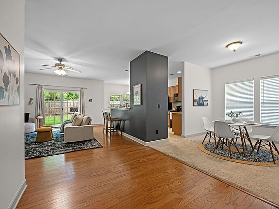 4th image of 228 Maywood Dr