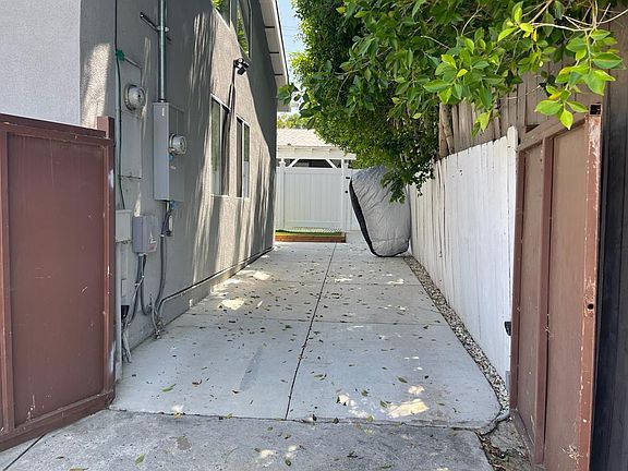 3rd image of 17321 Burbank Blvd
