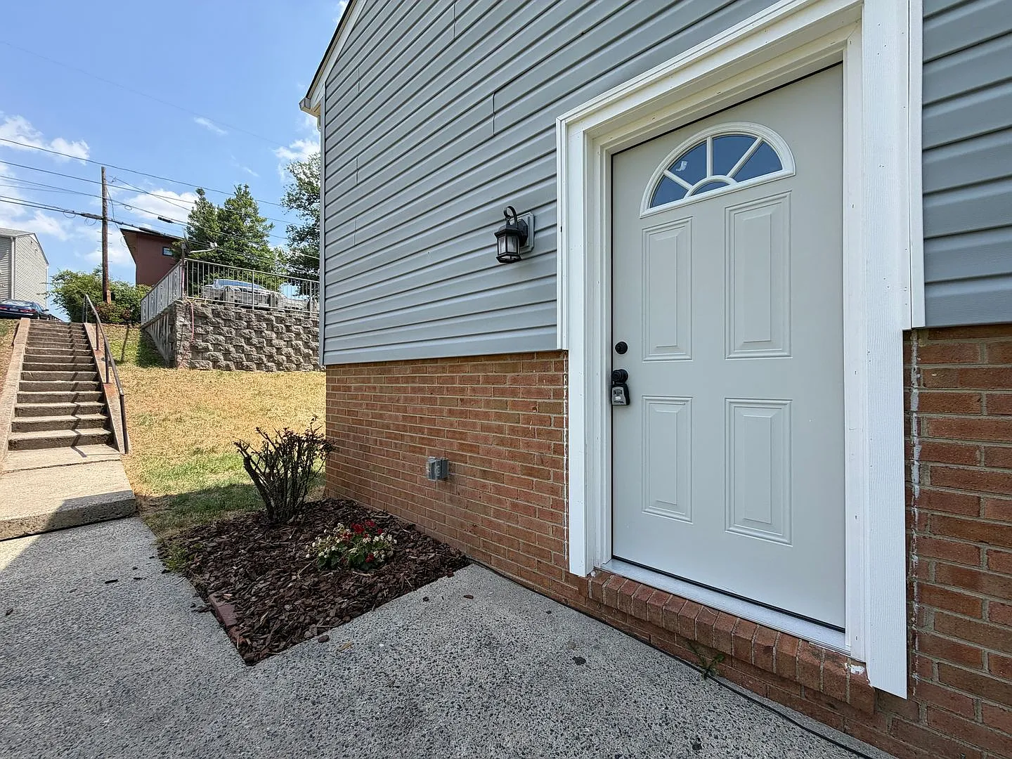813 Ridge Street - Signing Special - Pet Friendly Home On A Secluded Lot! — Photo 4