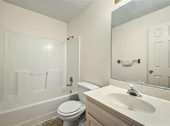 5th image of 908 Sweet Cherry Pl
