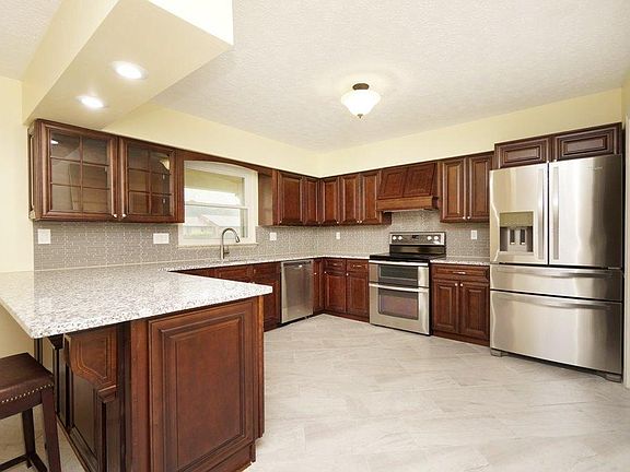 5th image of 7754 Rolling Meadows Dr