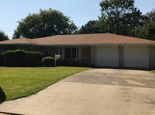 907 Rosewood Dr, Baytown, TX 77520