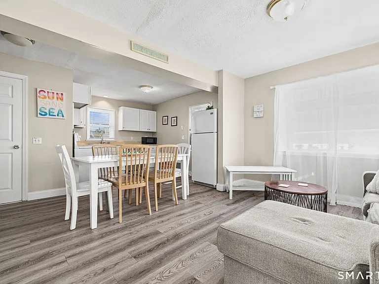 116 College Pl — Photo 3