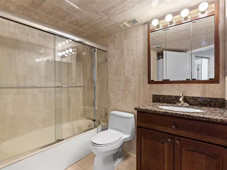 3600 Mystic Pointe Dr #310 — Photo 19