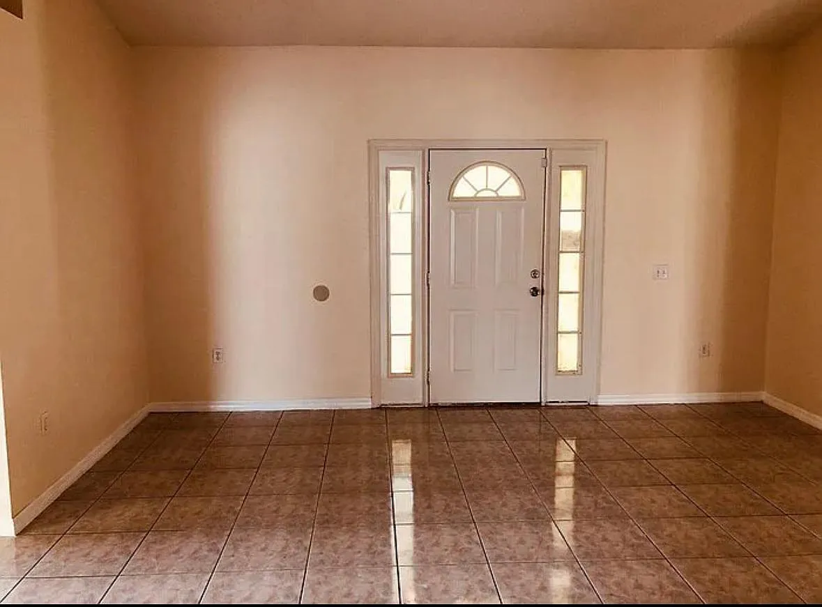 728 Leopard Ct — Photo 3