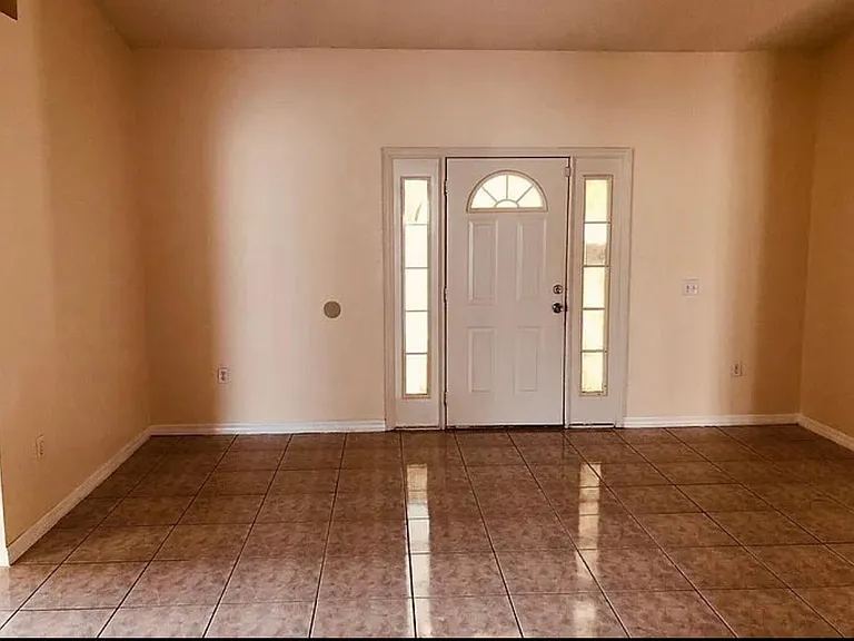 728 Leopard Ct — Photo 3