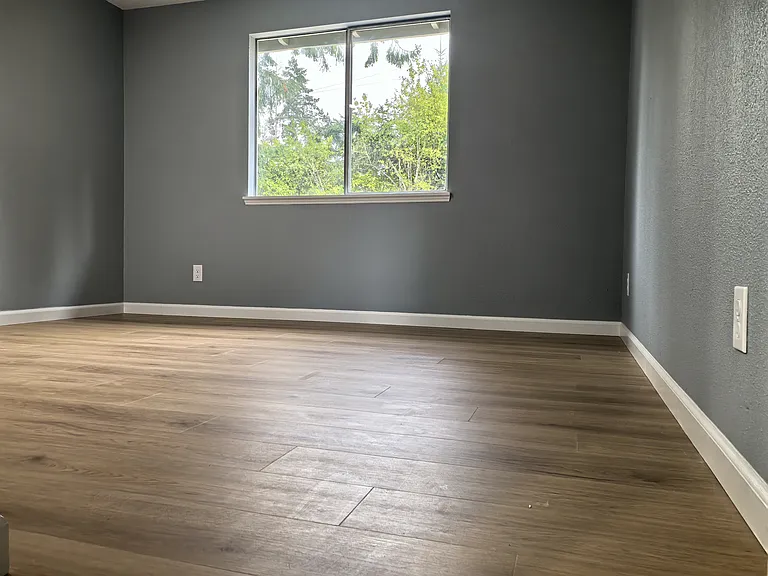 Bedroom 2 size: 12'x11'