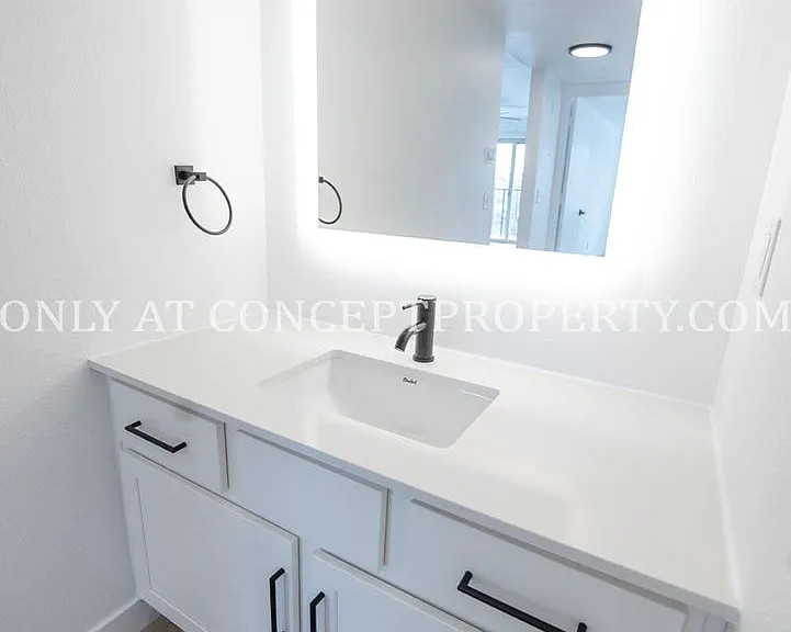 Avenue View Apartments — Photo 55