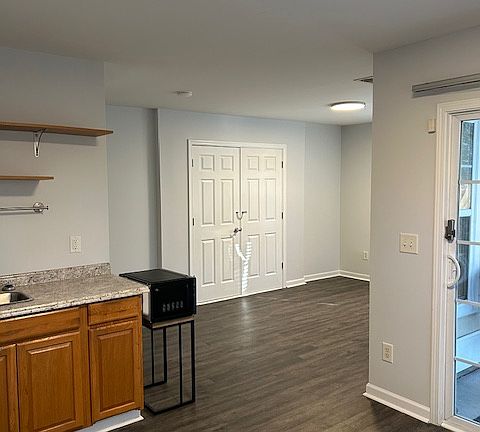 5th image of 9037 Parlor Dr