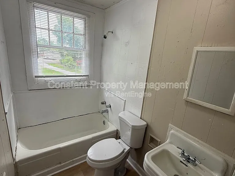 616 W Poplar St #2 — Photo 8