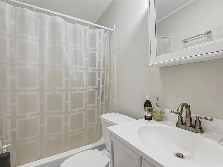 130 Myrtle St #2 — Photo 4