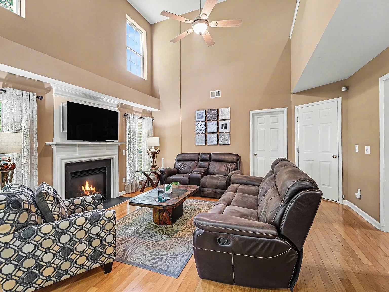 3 bed, 2.5 bath, 1733 sqft, $2,300 — Photo 4