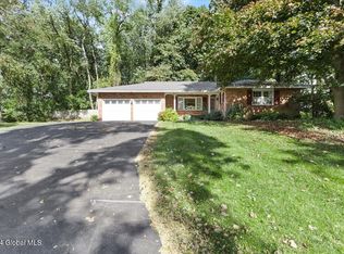 1 Ichabod Ln, Albany, NY 12211