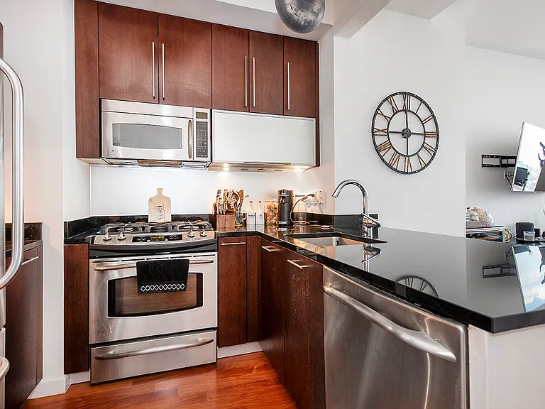100 Jay St #24D — Photo 3