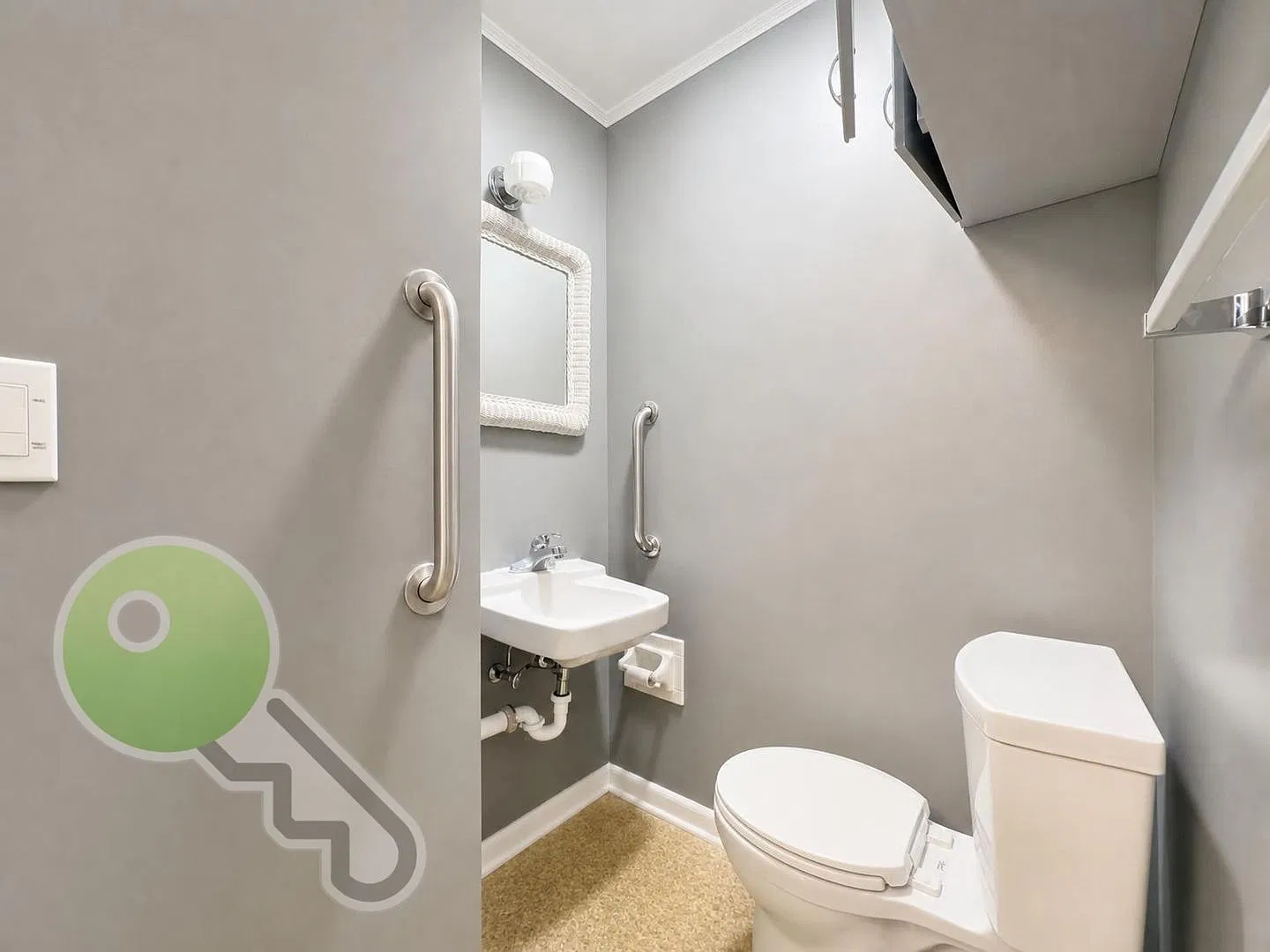 Charming 3-Bedroom Bungalow with Screened Porch & Private State-Land Views — Photo 4