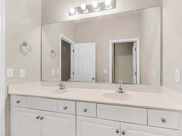 4668 Palm View Cir — Photo 17