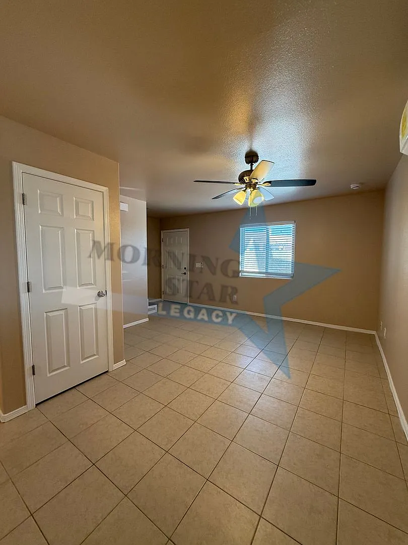 Just Reduced - Townhome In Great Location! — Photo 3