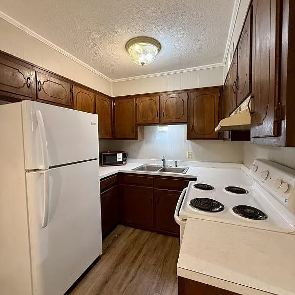 110 Gibson St #4 — Photo 8