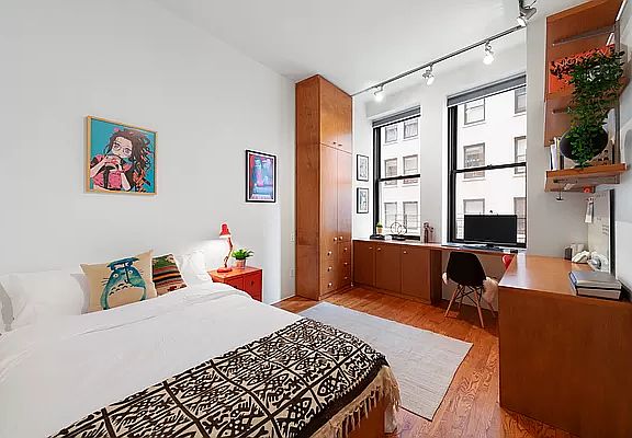3rd image of 65 Nassau St APT 4C