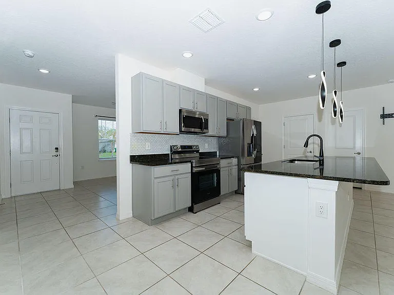 138 SW Carter Ave — Photo 11