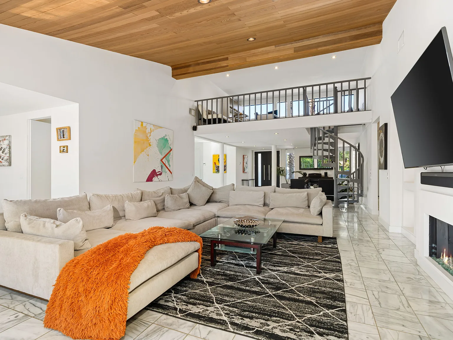 3 bed, 2898 sqft, $6,000 — Photo 3