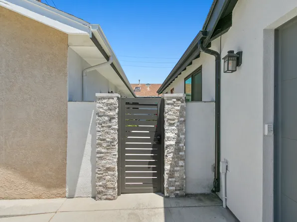 1833 Pomona Ave #B, Costa Mesa, CA 92627