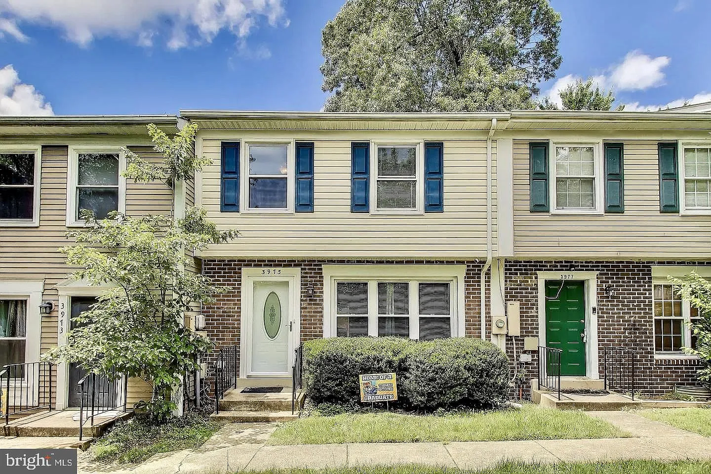 3 bed, 1240 sqft, $2,400 — Photo 1