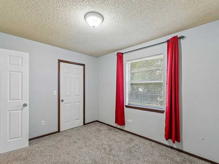 3401 E Noble Dr — Photo 21