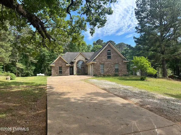 10011 Wildwood Ln, Philadelphia, MS 39350