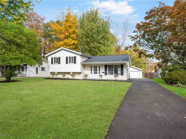 26508 Redwood Dr, Olmsted Falls, OH 44138