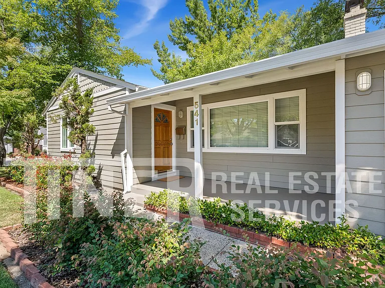541 Sandburg Dr — Photo 6