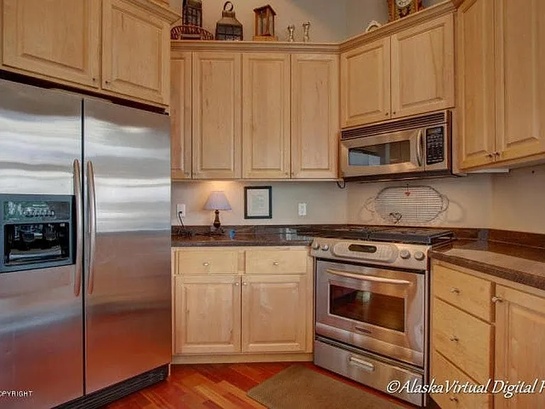 140 W 10th Ave #10 — Photo 5
