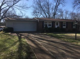 499 Spring Meadows Dr, Manchester, MO 63011