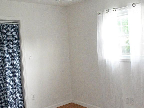 4th image of 923 W Court St