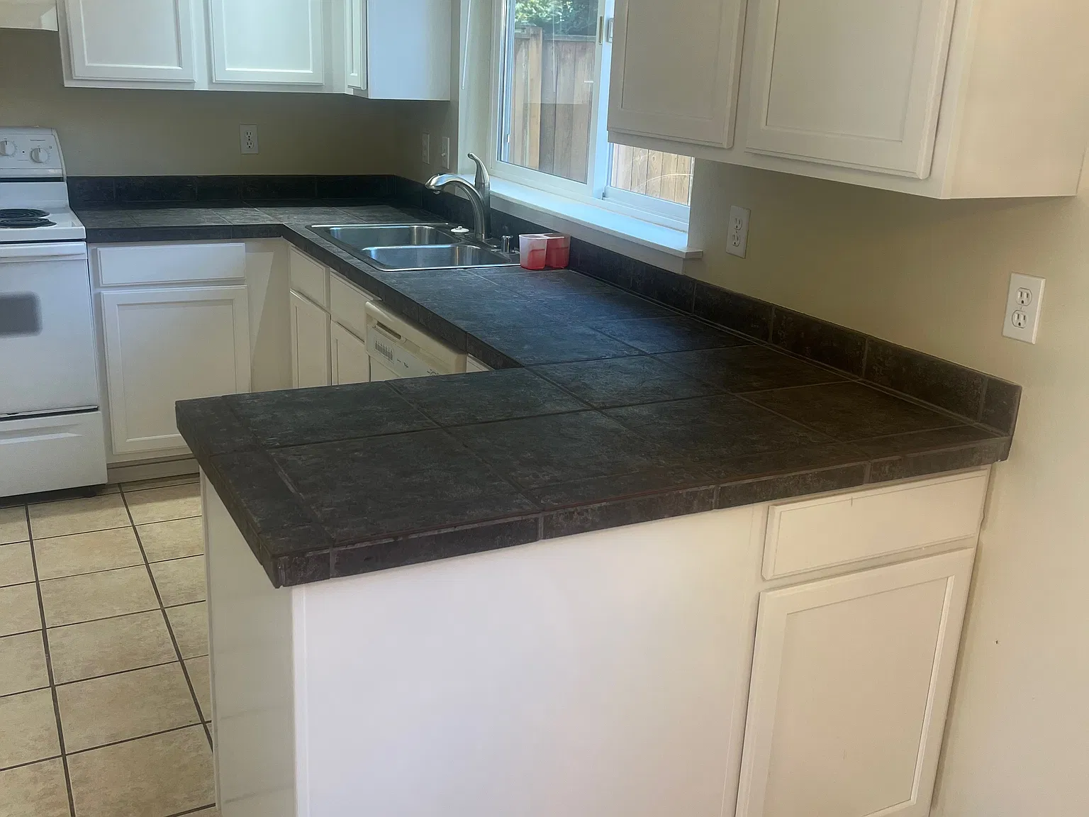 3 bed, 2.5 bath, 1600 sqft, $2,550 — Photo 4