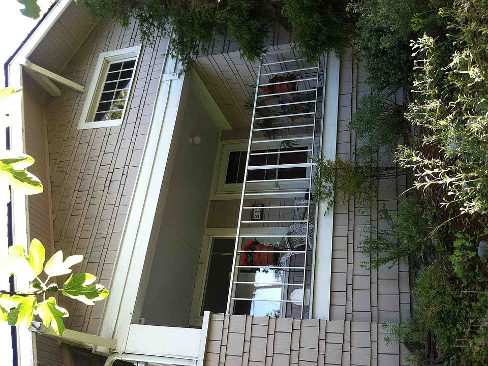 2nd image of 812 NE 66th St