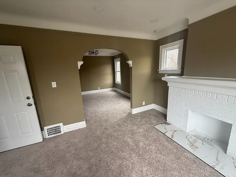 15512 Mendota St — Photo 4