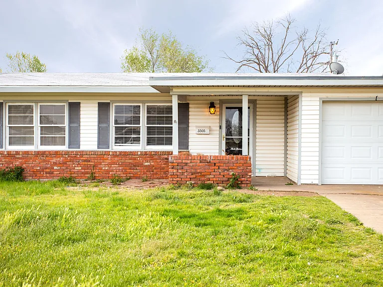 3505 Lometa Dr — Photo 2