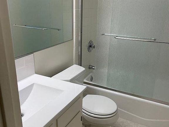 4th image of 487 Ortega Ave #1