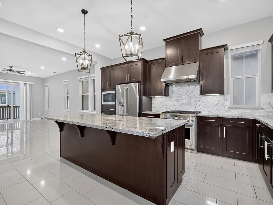 1606 Hidden Creek Ln
