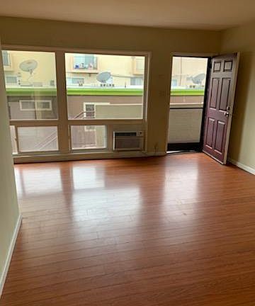 3rd image of 1917 Grace Ave #4