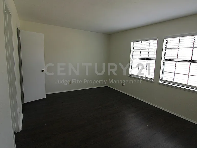 407 Pogue St — Photo 9