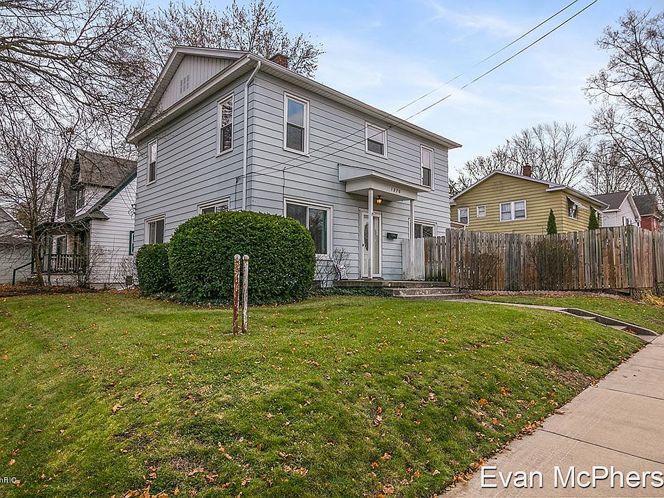 1st image of 1370 Columbia Ave NE