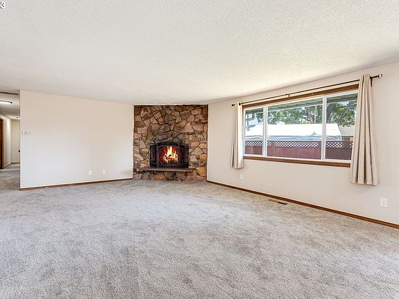 2nd image of 2817 NE Whitman Ave
