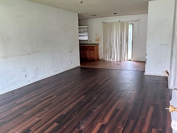 3rd image of 1128 Lindsey Cir