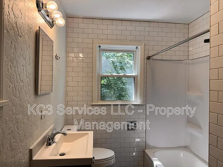 11108 Bennington Ave #A — Photo 8
