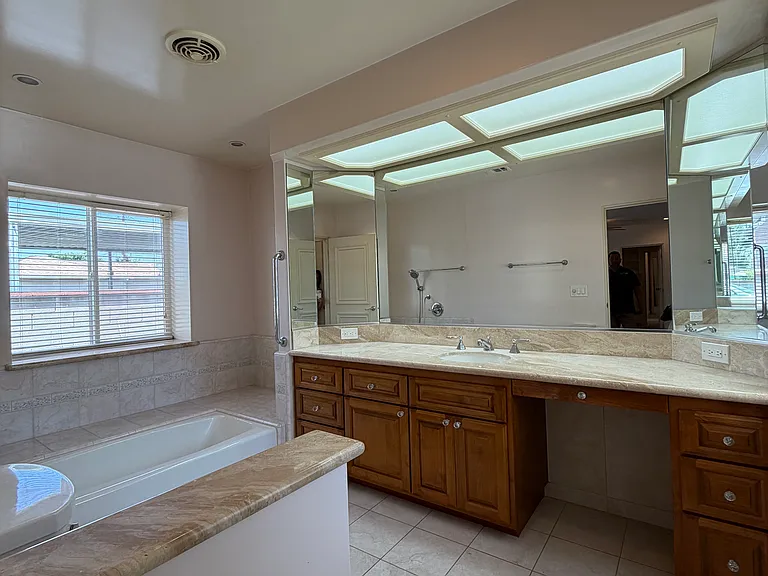 348 N Osborn Ave — Photo 21