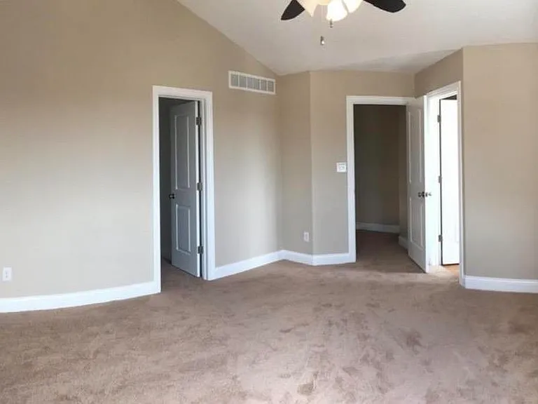 1763 W Victoria Ln — Photo 6